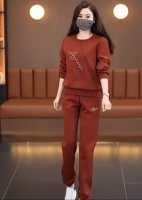 новый модный свитер с круглым вырезом