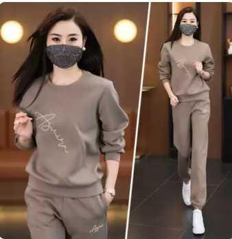 новый модный свитер с круглым вырезом