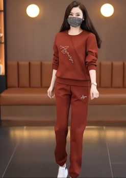 новый модный свитер с круглым вырезом