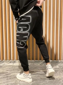 модные спортивные брюки