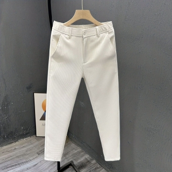 брюки с карманами