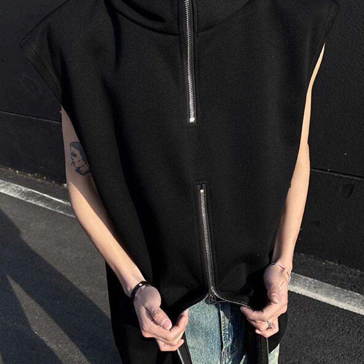 Мужской жилет с капюшоном