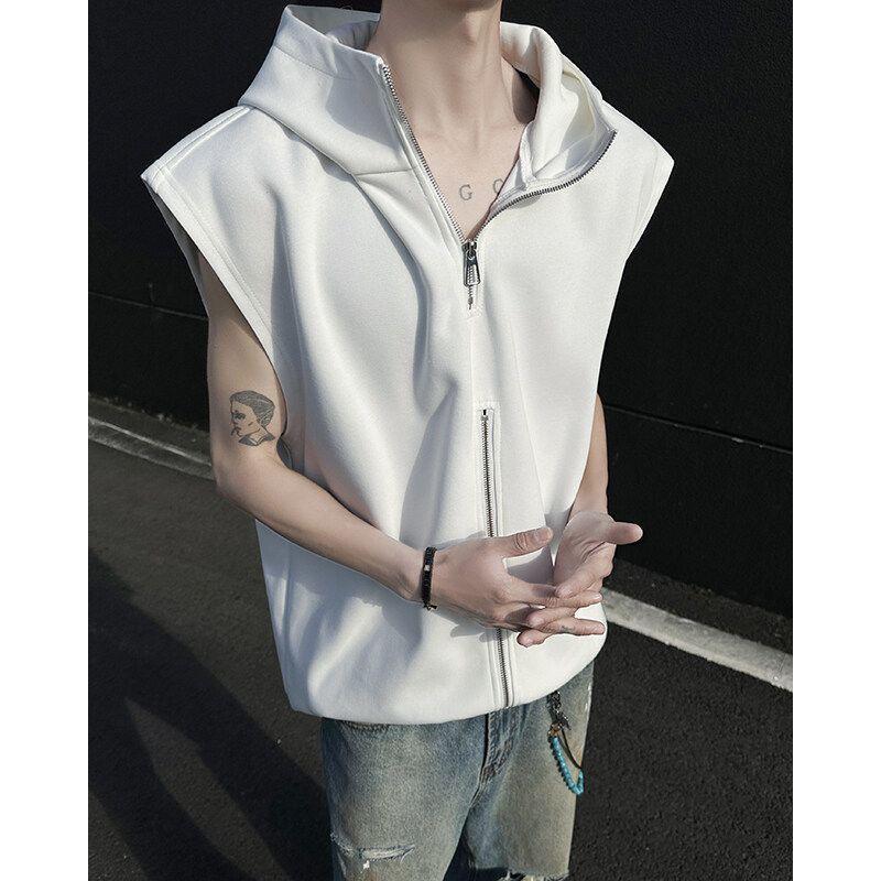 Мужской жилет с капюшоном